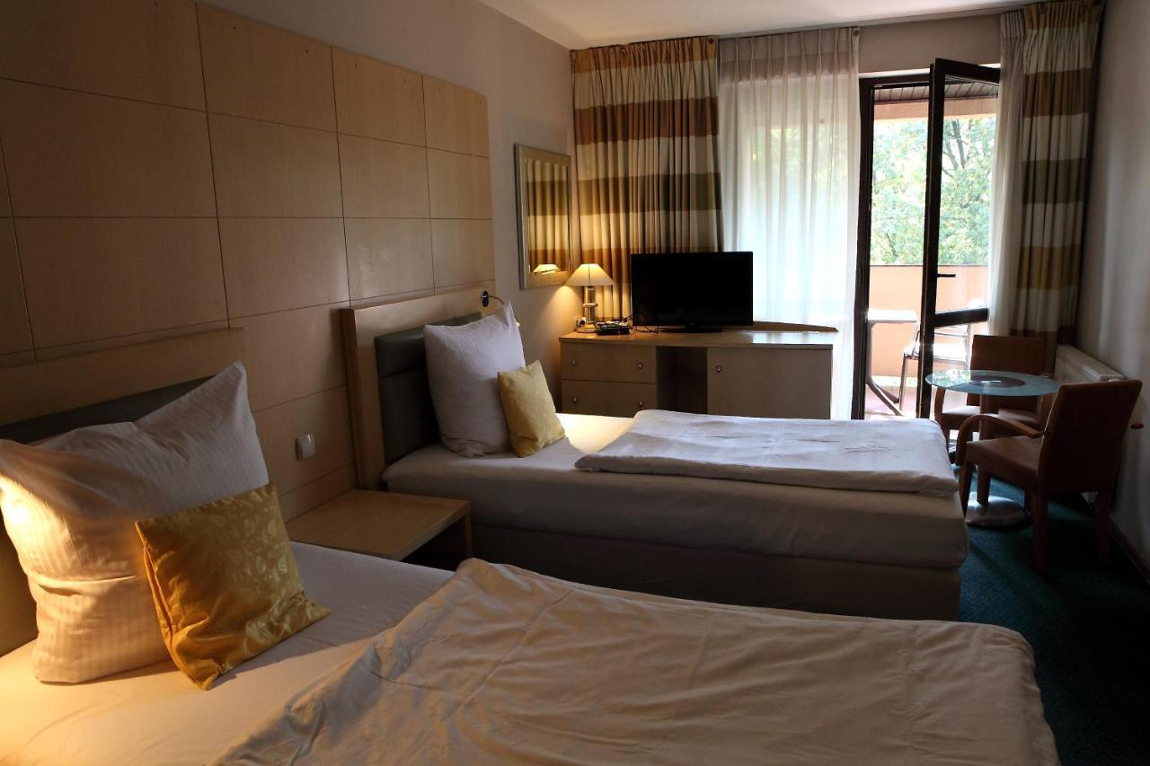 Hotel Katrina Ostrzeszów Esterno foto