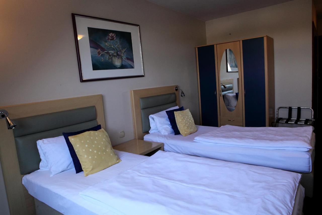 Hotel Katrina Ostrzeszów Esterno foto