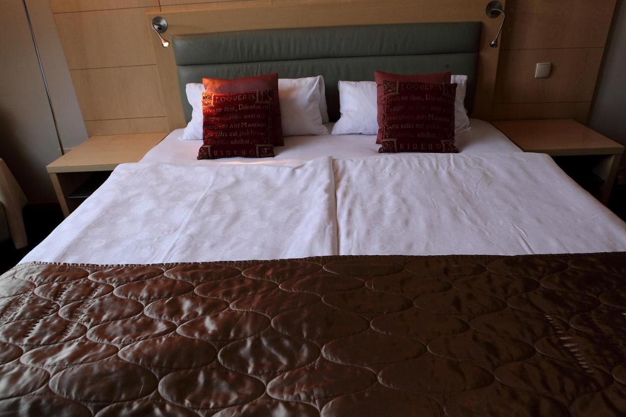 Hotel Katrina Ostrzeszów Esterno foto