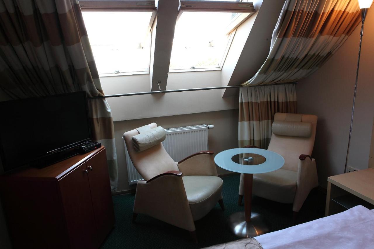 Hotel Katrina Ostrzeszów Esterno foto