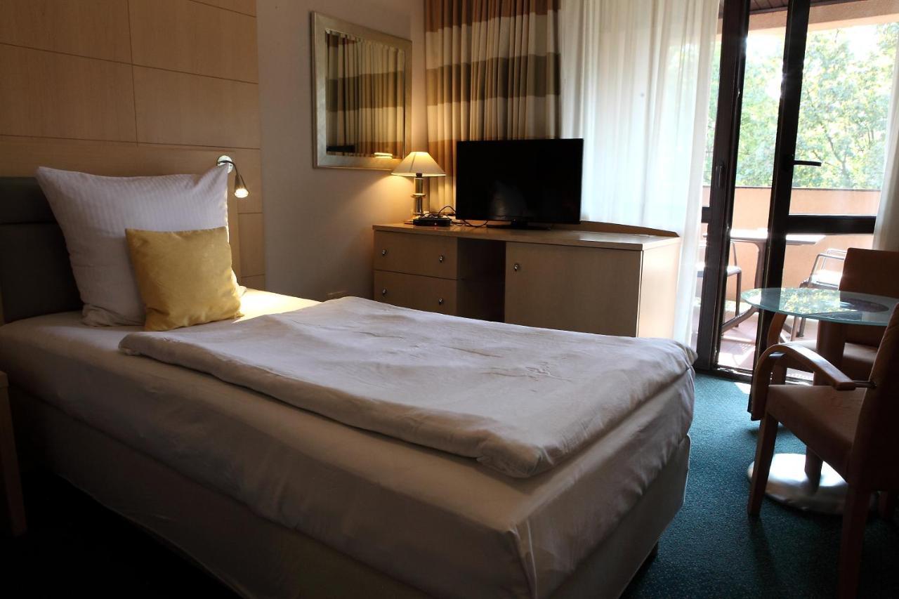 Hotel Katrina Ostrzeszów Esterno foto